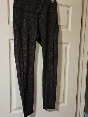 Old Navy Heathered Charcoal Gray Active Leggings With Side Pockets.